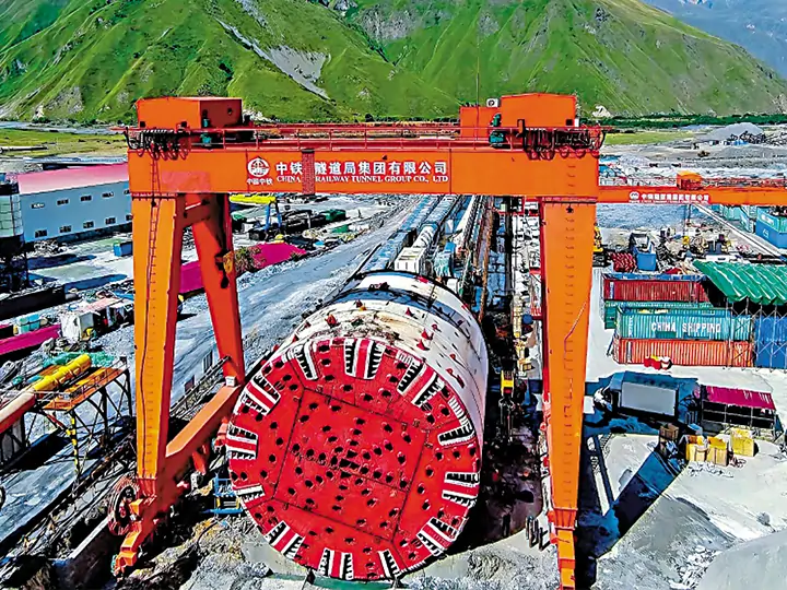 /cranepro/images/Gantry-Crane-for-Shield-Tunneling-Machine-3.webp