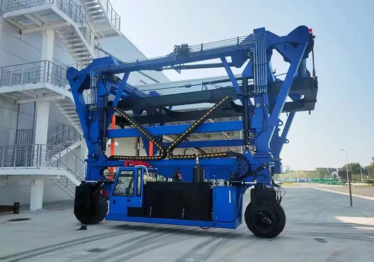 /cranepro/images/straddle-carrier-8.webp